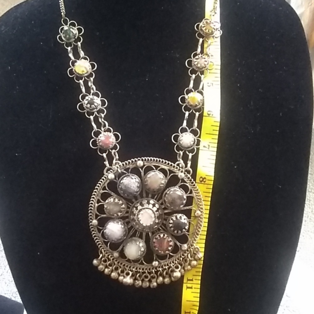 Multi Colored Jade Necklace. - Picture 8 of 8